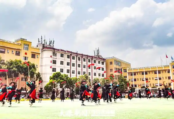 培养"爱科技 研国学"优秀学子:贵定一中举行第五届科技文化艺术暨校园