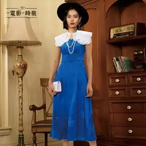 电影时装无袖连衣裙女装v领收腰显瘦克莱因蓝绣花假领百褶连衣裙