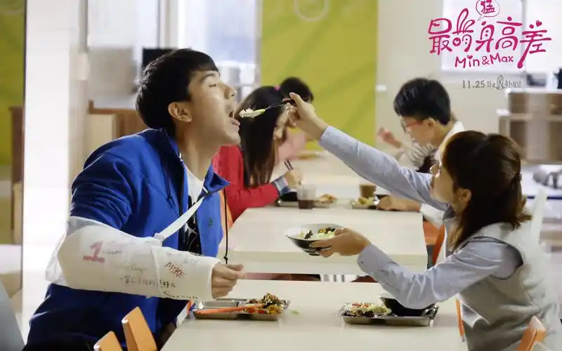 《最萌身高差》电影高清桌面壁纸