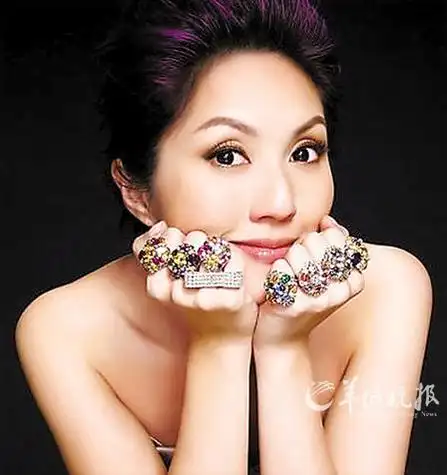 杨千嬅坦然面对"女人三十" 称不喜欢"中女"称呼