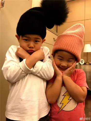 真的要再生个儿子的话呢,也不是不可以,哈哈哈哈哈,当然,还是女儿最好