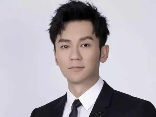 范冰冰晒李晨儿时旧照为其庆生人间值得生日快乐