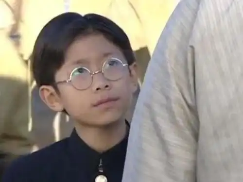 《小兵张嘎》捧红的4个童星!如今三位都在娱乐圈,他却销声匿迹_张一山