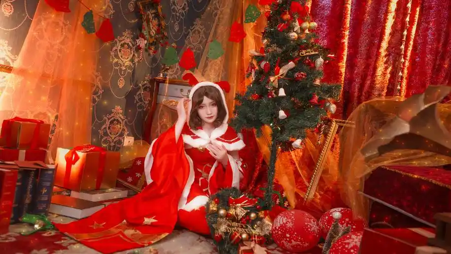 貂蝉圣诞恋歌:官方推出的皮肤就一直比较多,我说的皮肤数量并不是皮肤