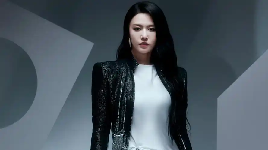 谭维维献唱《人间道》发挥稳定,怒音恰到好处,台下有观众痛哭流涕