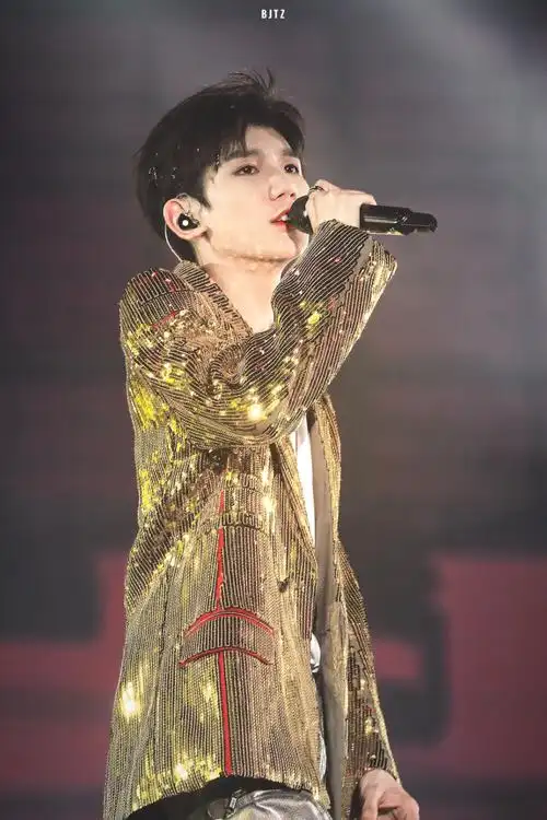 王源#tfboys 告白 the fever 六周年演唱会# 深圳