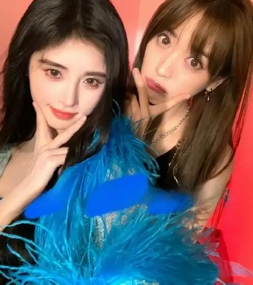 『#鞠婧祎#』92的亿些漂亮合照专栏 · 东拼西凑的合集