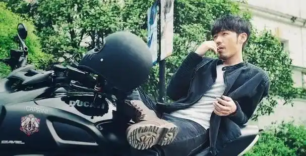 母亲著名演员能继承上亿家产他却跑龙套14年33岁终成实力派