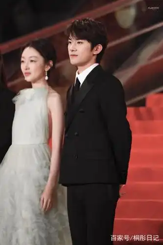 易烊千玺和周冬雨在一起怎么笑得那么甜