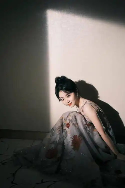 谭松韵繁花油画纱裙造型#解锁更多明星精美照片,欢迎大家