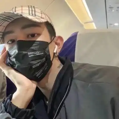 男生头像真人帅气图片戴口罩