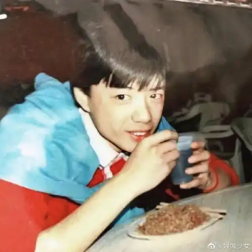 段奕宏年轻旧照#段奕宏年轻旧照9615老帅了好嫩啊,也是潮男一枚