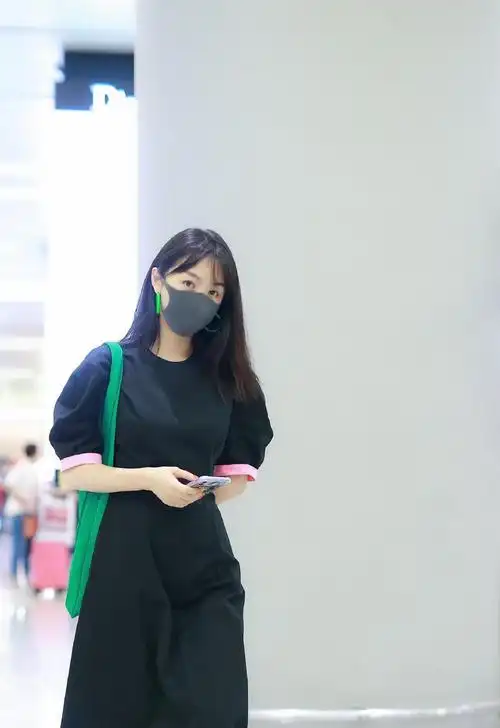 李菲儿减龄清新私服机场照图片88