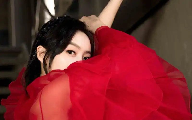 时尚气质女神宋茜休闲写真 壁纸图片