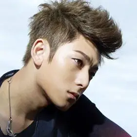 男生中等长度飞机头发型 潮男轻熟发型