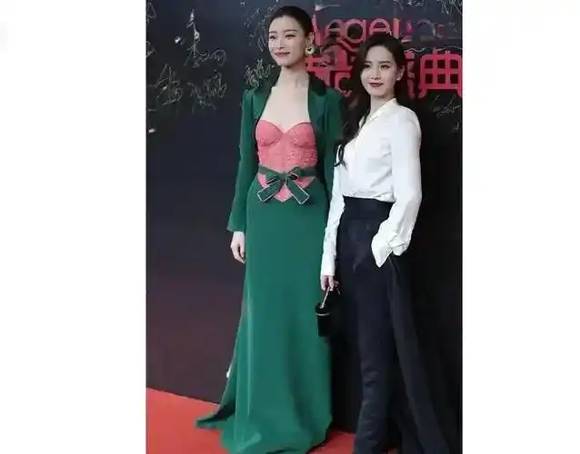 刘诗诗比倪妮矮半头,没有倪妮穿着时尚,这气质差距一目了然了吧