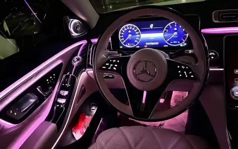 奔驰迈巴赫升级原厂主动式氛围灯