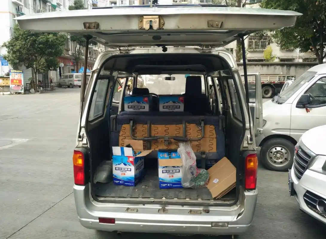 丰田suv拉自家种的"大葱"被罚200,车主怒斥:买车只能拉空气?