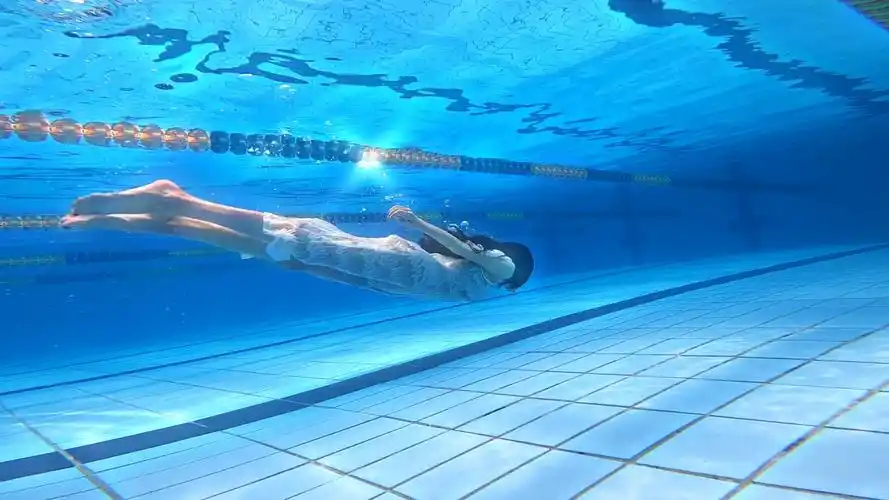 这么热的天气 真的很适合来一场说走就走的～水下活动喃!