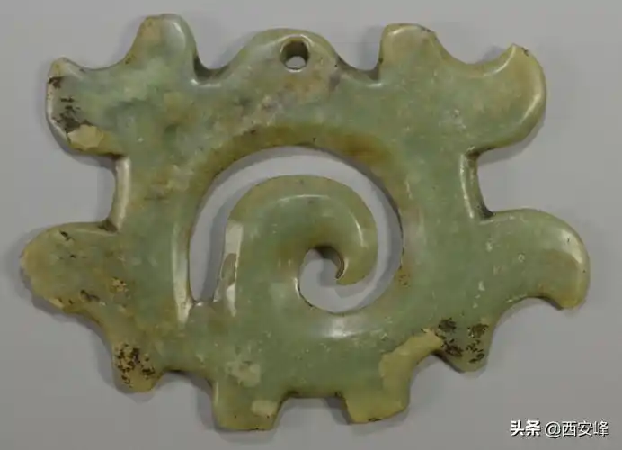 赤峰市博物馆. 藏「红山文化玉器」