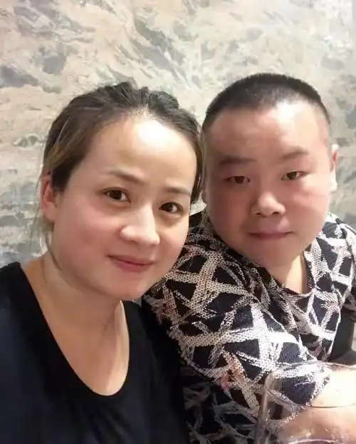 回顾岳云鹏的妻子郑敏选择一无所有的岳云鹏因爱一巴掌掌掴丈夫