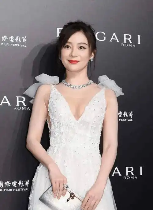 36岁袁姗姗身材惊艳!