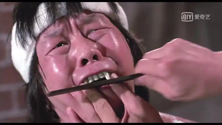 僵尸先生:文才变僵尸秋生帮锯僵尸牙,那头老僵尸又出来残害