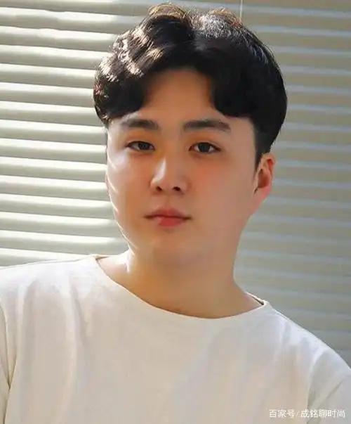 发型帅气瘦脸有魅力圆脸男生剪什么发型比较好看建议按这4个方法剪