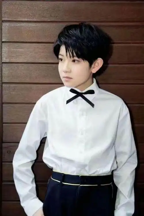 15岁小男星就做撩妹捞钱等乌七八糟的事,但他粉丝们的表现超棒