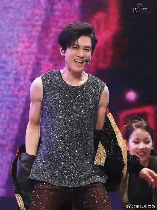 钟汉良上身身材##钟汉良的身材管理