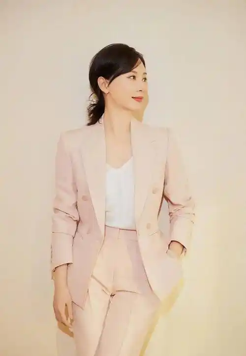 原创女明星西装造型甜美少女也可以变身霸道总攻