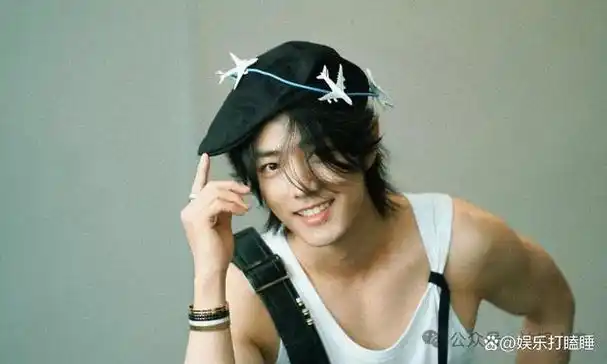 时光倒流,假如平行时空的肖战与曾经的自己有幸相遇,他可能会跟曾经的