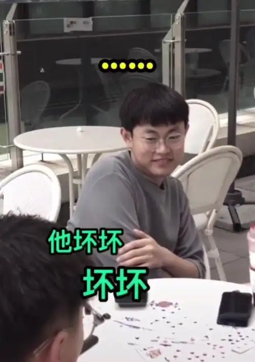 单月涨粉500万,最直男网红"维维啊"居然敢当面调侃姚晨嘴小