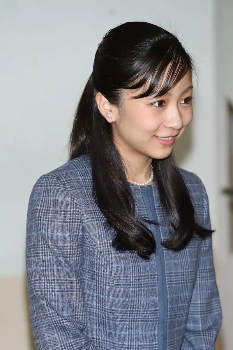 左右为难的佳子公主,疲惫应付乏味的皇室活动同时渴望自由的爱情