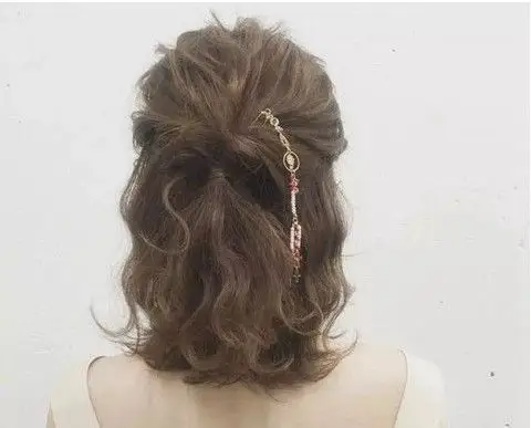 短发女生半丸子头效果图