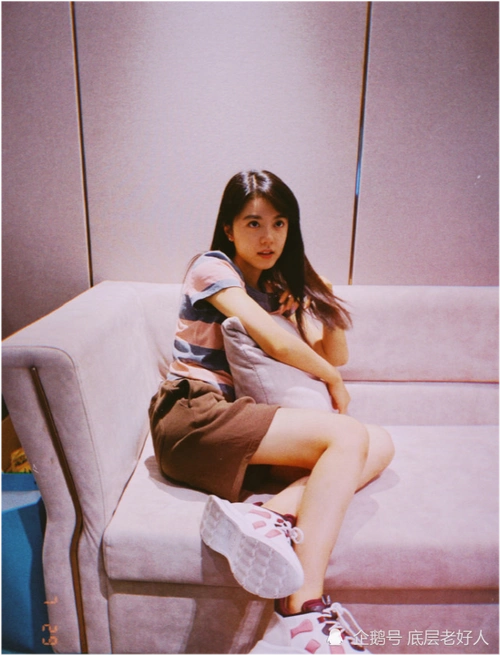 赵今麦晒小清新胶片写真长发披肩气质甜美少女感十足