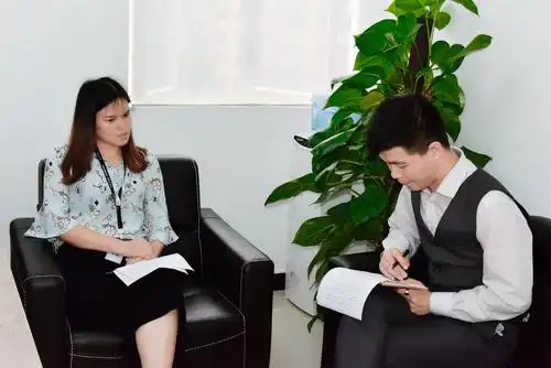 利朗达风云人物访谈录