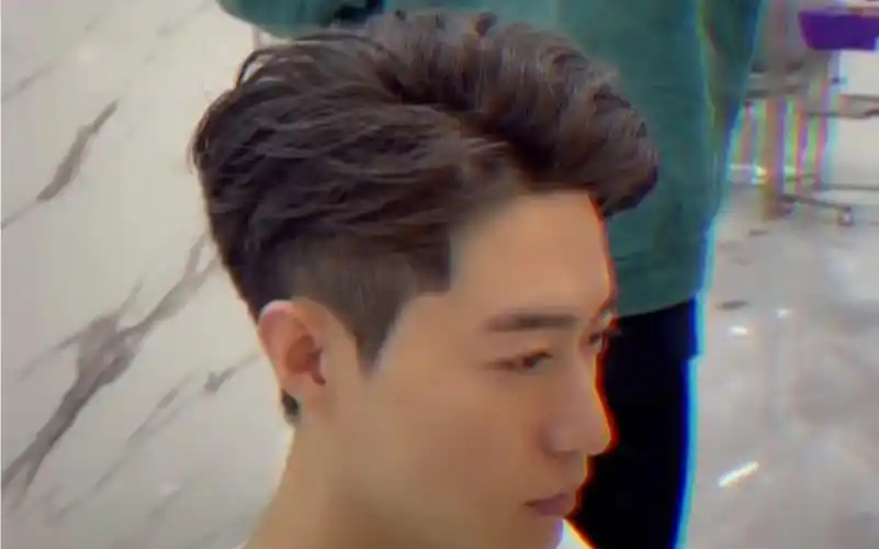 30几岁男士适合剪港风侧背发型,轻熟帅气又减龄