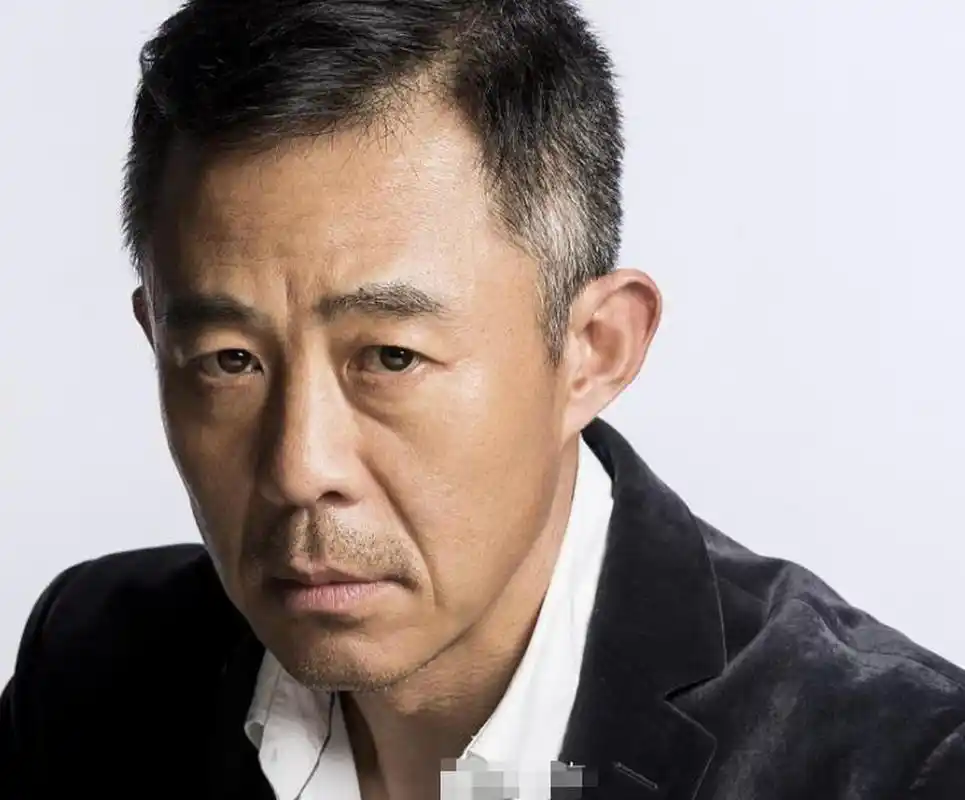 一婚娶70后,二婚娶80后,三婚娶90后……  侯勇这位实力派男演员,近几