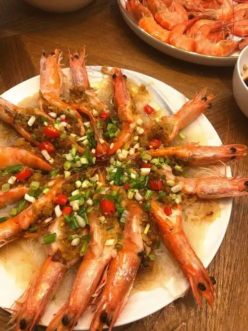 美味的蒜蓉粉丝虾,我们全家都爱吃 做法简单,这个蒜蓉酱基本蒸虾蒸