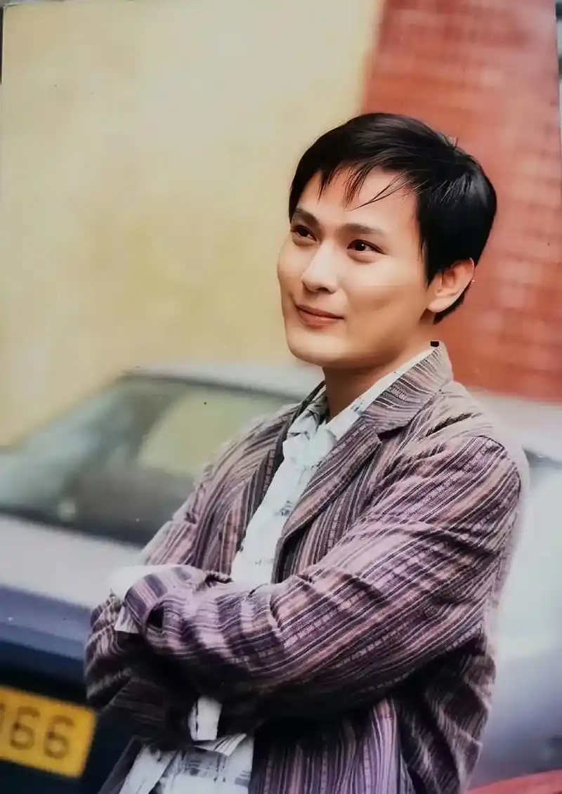 挚爱张信哲08.照片已经全部修复,年代久远找不到拍摄者,照片 - 抖音