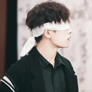 帅气的易烊千玺qq头像