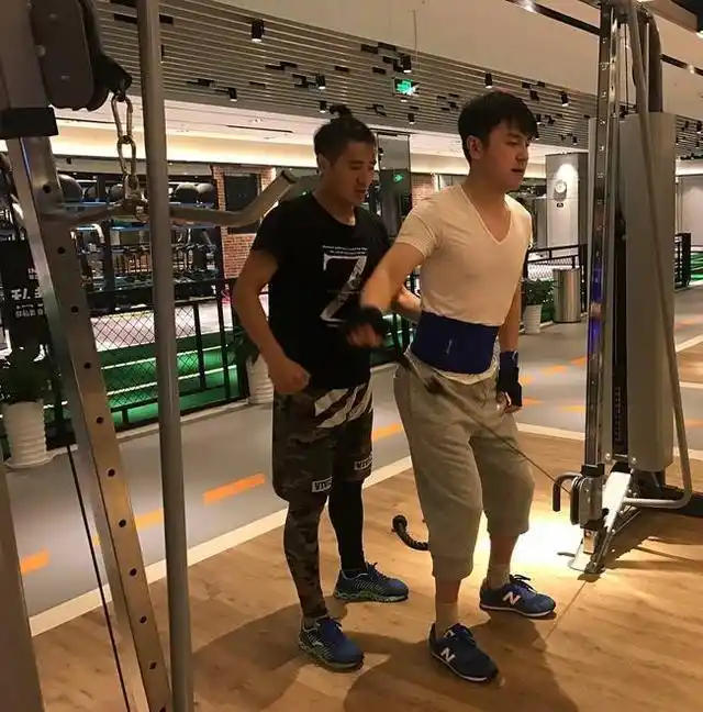 雷佳音满屏荷尔蒙《长安十二时辰》训练特辑首曝光