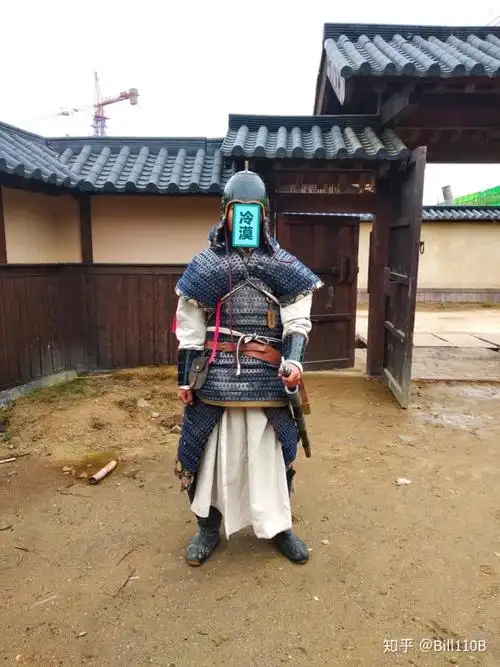 听盔甲吧里人说,这是《长安十二时辰》里的唐朝士兵服装.
