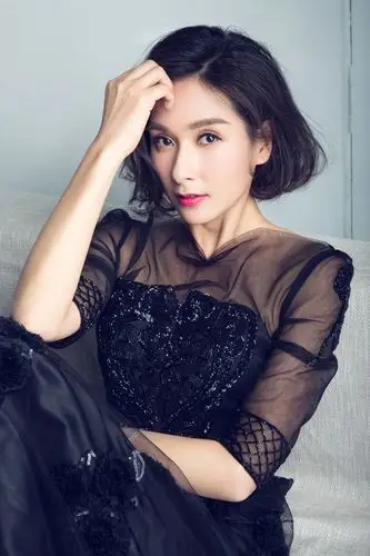 杨恭如生日大片 演绎淑女的优雅与性感