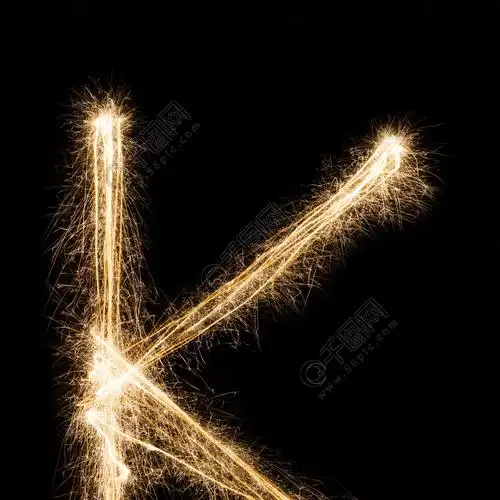 在黑色背景上的烟火字母表中的字母的英文字母 k.