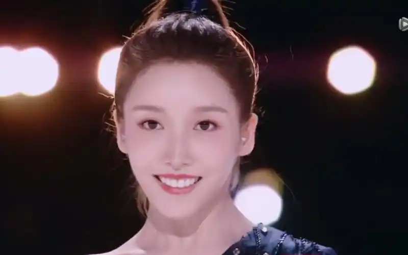 【创造营2020】神仙颜值!古典气质女孩姜贞羽反转舞台《16 shots》