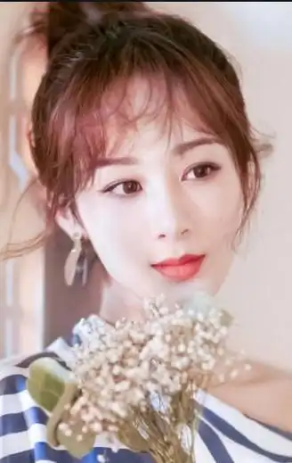 杨紫为什么能拿到如此多大爆的演艺资源