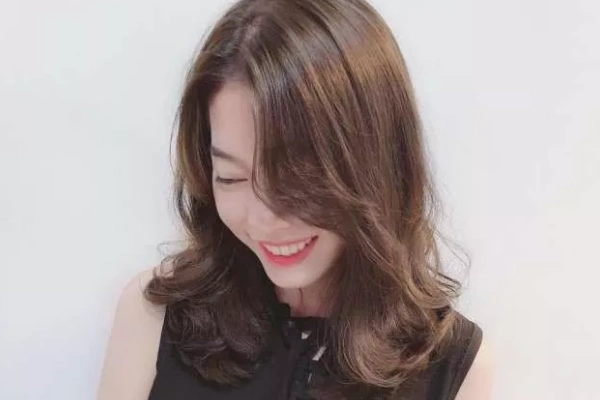 q3:头顶尖的女生适合什么发型?