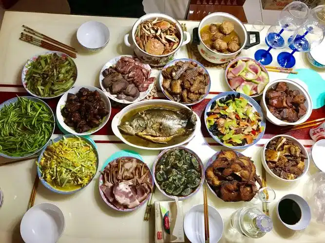 除夕晚上我们做了一顿丰盛的晚餐.